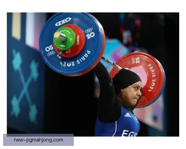 振奋人心！精彩举重赛事全程回放。