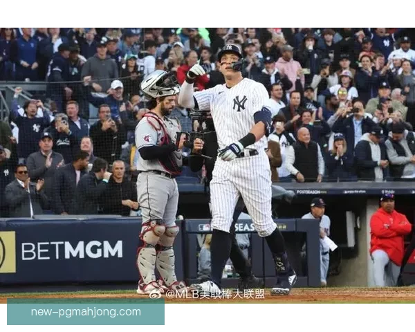 精彩对决终结!纽约扬基队在延长赛中力克波士顿红袜队夺得胜利 精彩对决终结!纽约扬基队在延长赛中力克波士顿红袜队夺得胜利